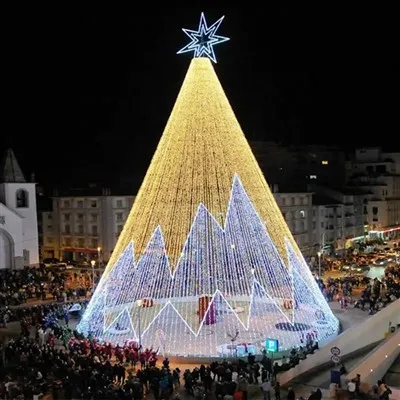 Luci blu e oro dell'albero di Natale