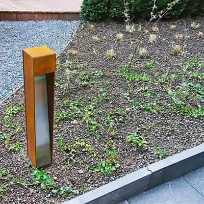 Paletti luminosi per esterni in acciaio corten da percorso